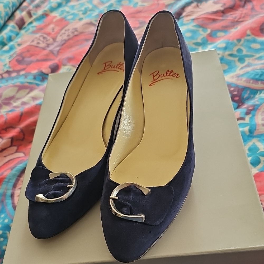Butter Elegant Dark Blue Suede Kitten Heel Size 7